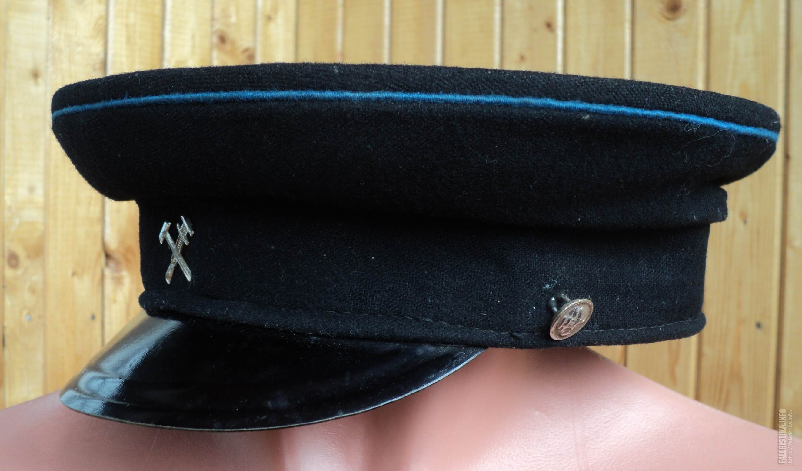 фуражка казачья 1914-1917. фуражка-капитанка ллойд. кокарда на фуражке. кожаный картуз офицера огпу. с кокардою картуз.