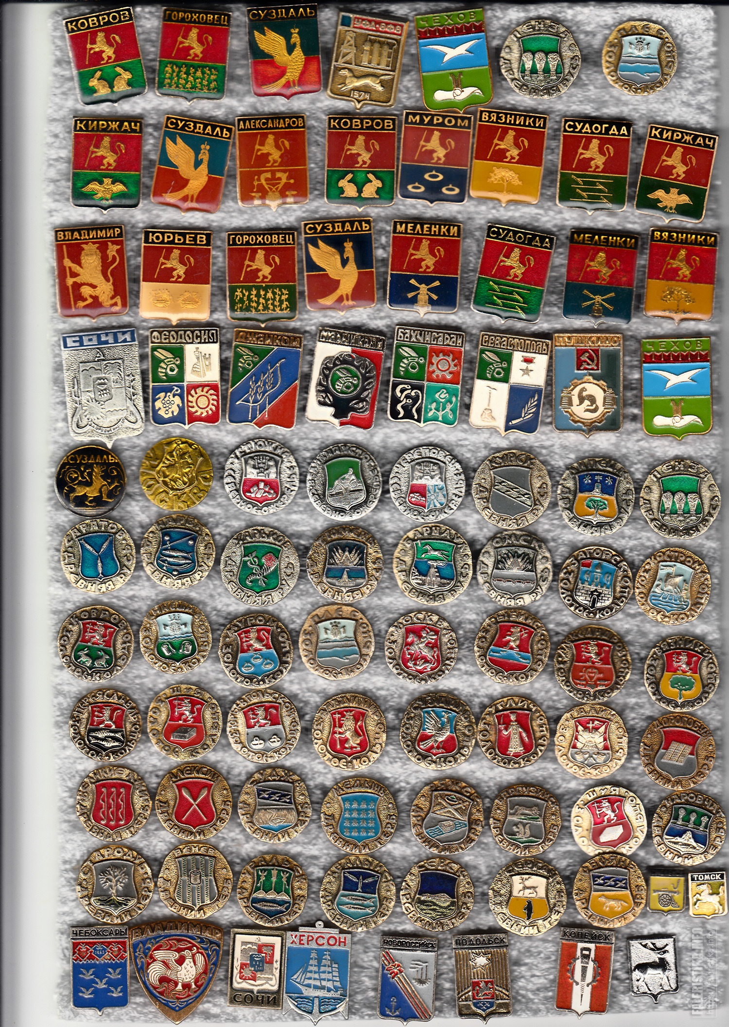 значки разных тем. алюминиевые значки ссср. значки разнообразных форумов. набор значков купить спб. значки разных блогеров.