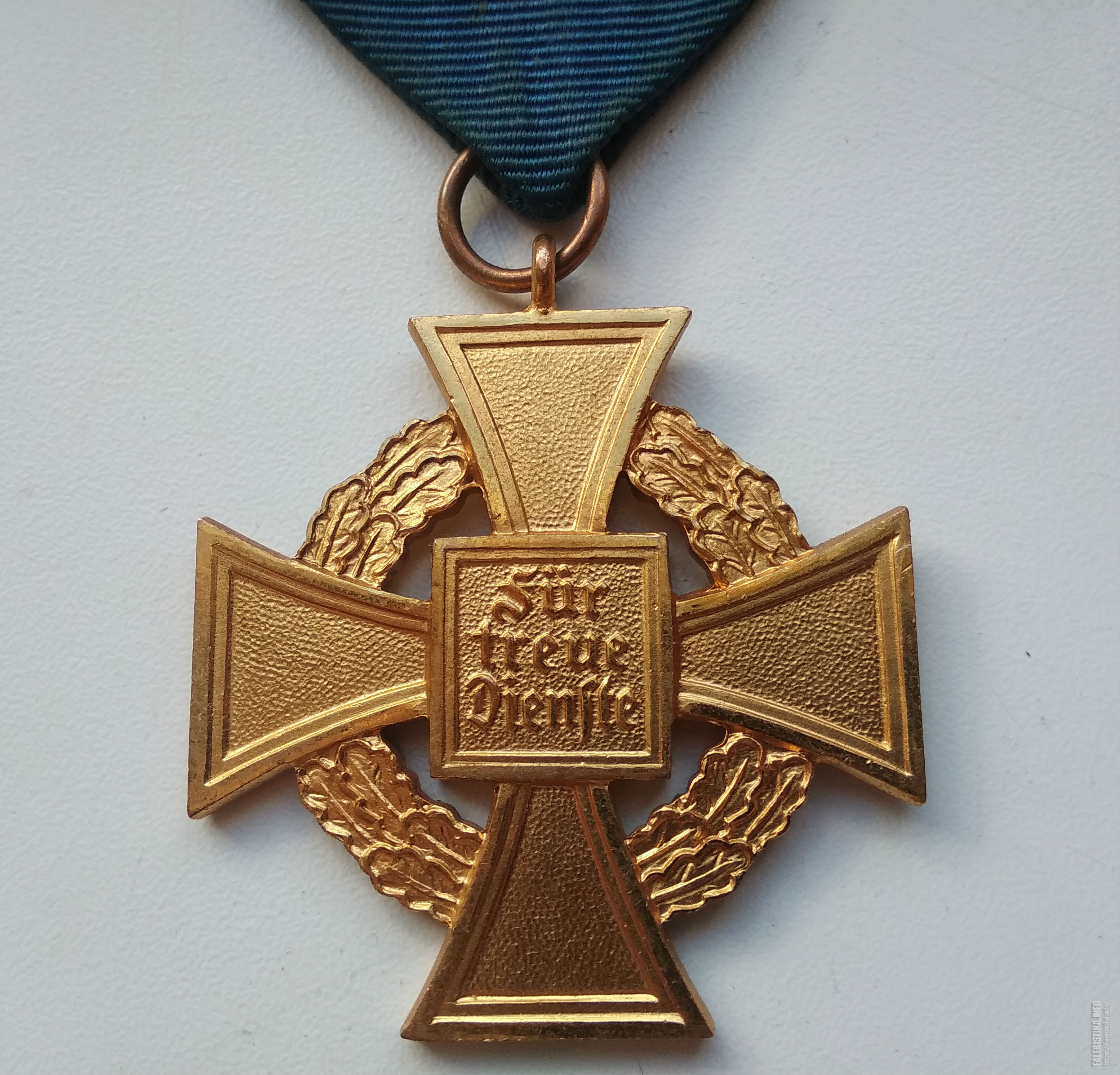 30 лет безупречной службы знак отличия. Памятная медаль мчс россии "75 лет гражданской обороне". Награды следственного комитета рф. Медаль 75 лет гражданской обороне. 10 лет гражданской службы.