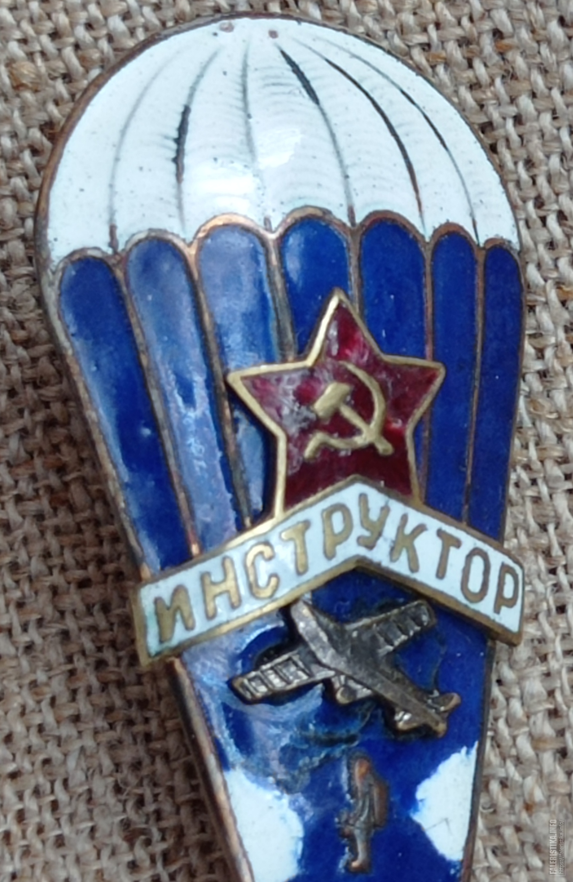 Парашютист из пластилина