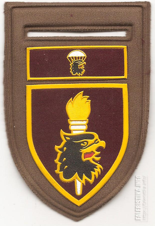 Нарукавный_знак_центра_парашютной_подготовки_44-ой_парашютной_бригады_ЮАРпосле_1999_года.jpg
