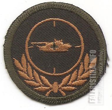 Нарукавный_знак_специалиста_по_уничтожению_танков_Вооруженных_сил_Канады_2-го_уровня.jpg
