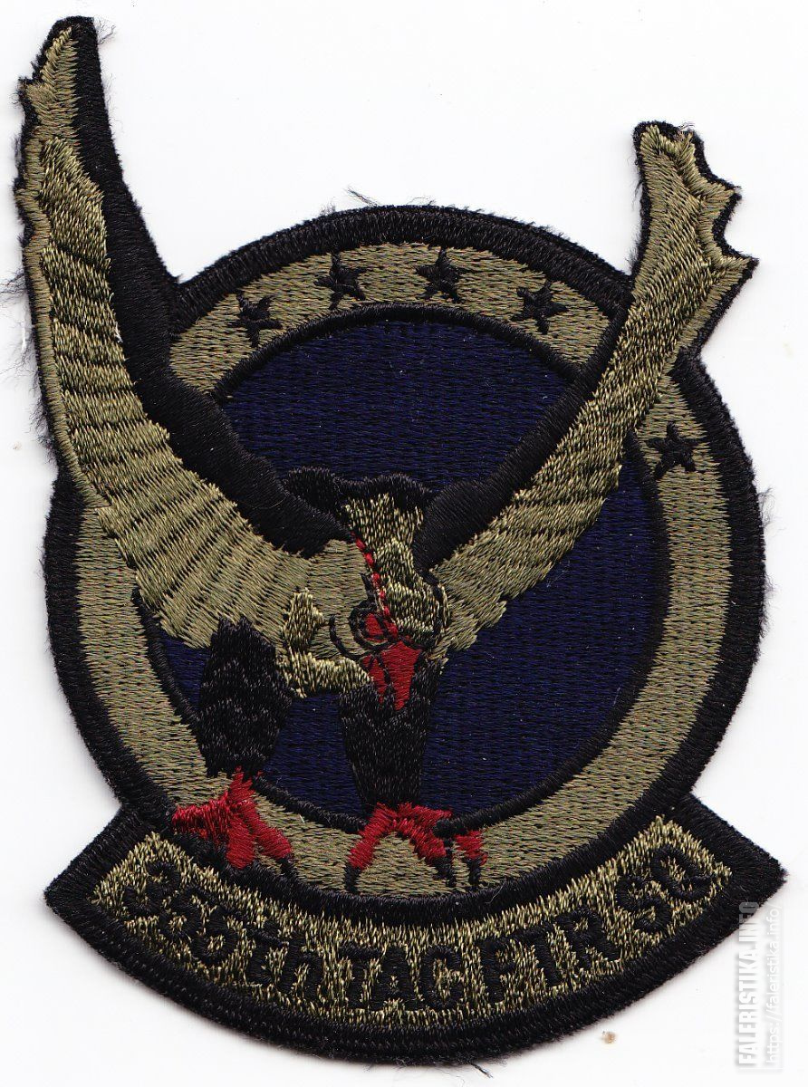 Нарукавный_знак_355-ой_истребительной_эскадрильи_«Боевые_соколы»_ВВС_США_дислоцированное_на_авиабазе_ЭйлсонА.jpg